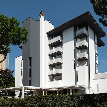 Hotel Bella Venezia Mare Lignano Sabbiadoro Bagian luar foto