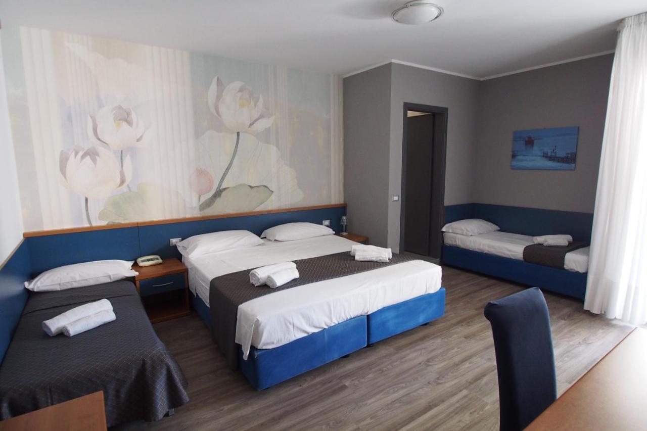 Hotel Bella Venezia Mare Lignano Sabbiadoro Bagian luar foto