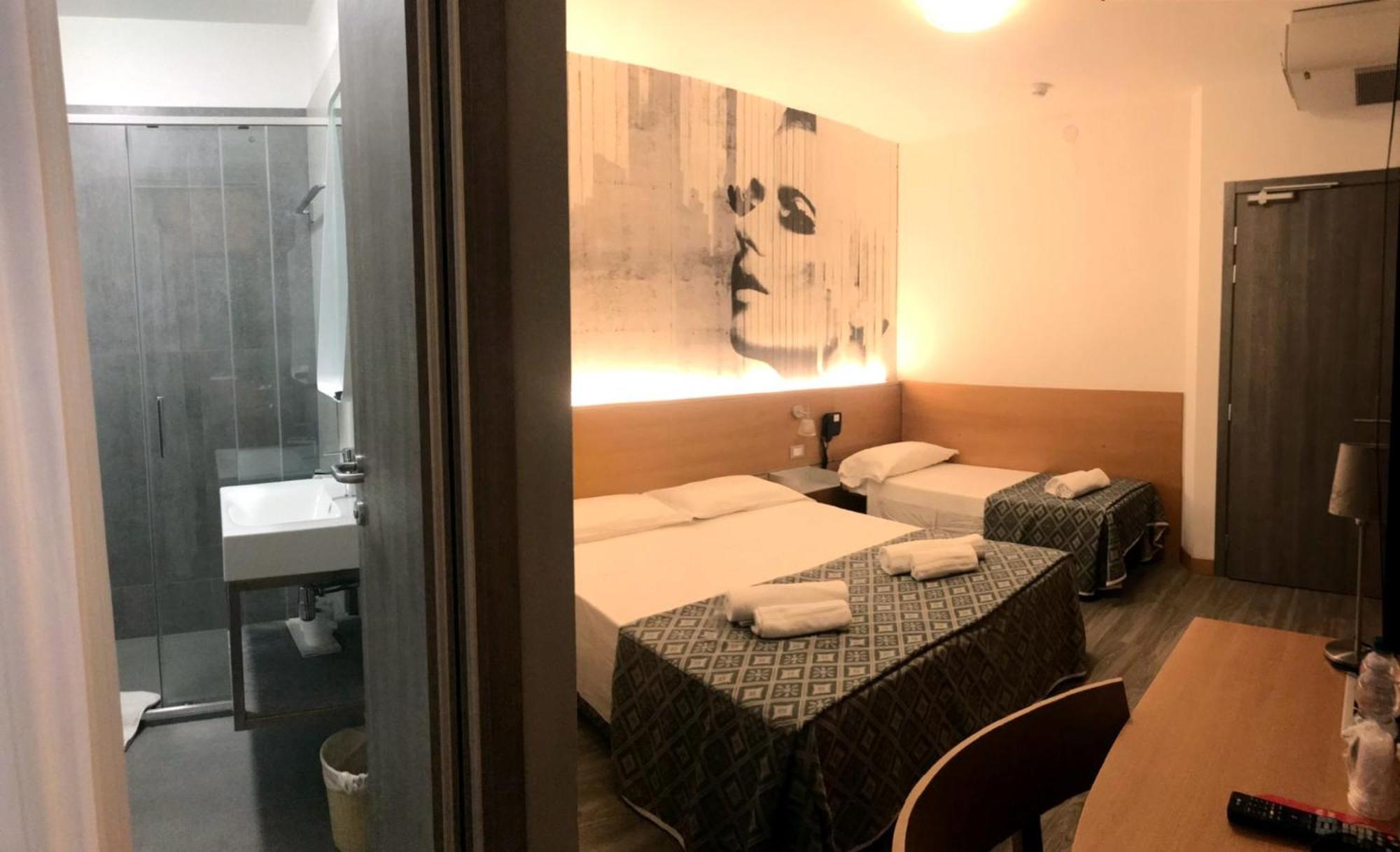Hotel Bella Venezia Mare Lignano Sabbiadoro Bagian luar foto