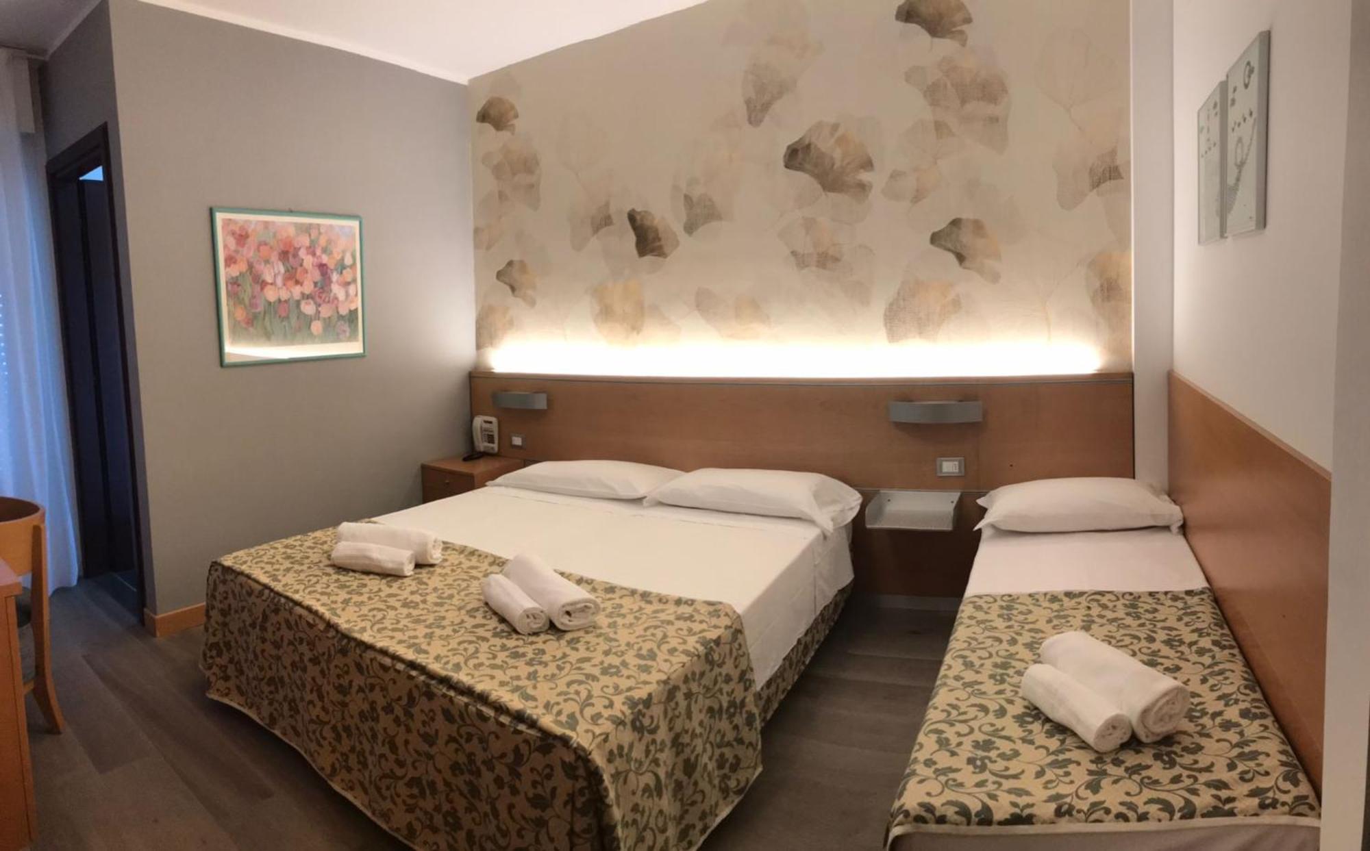 Hotel Bella Venezia Mare Lignano Sabbiadoro Bagian luar foto