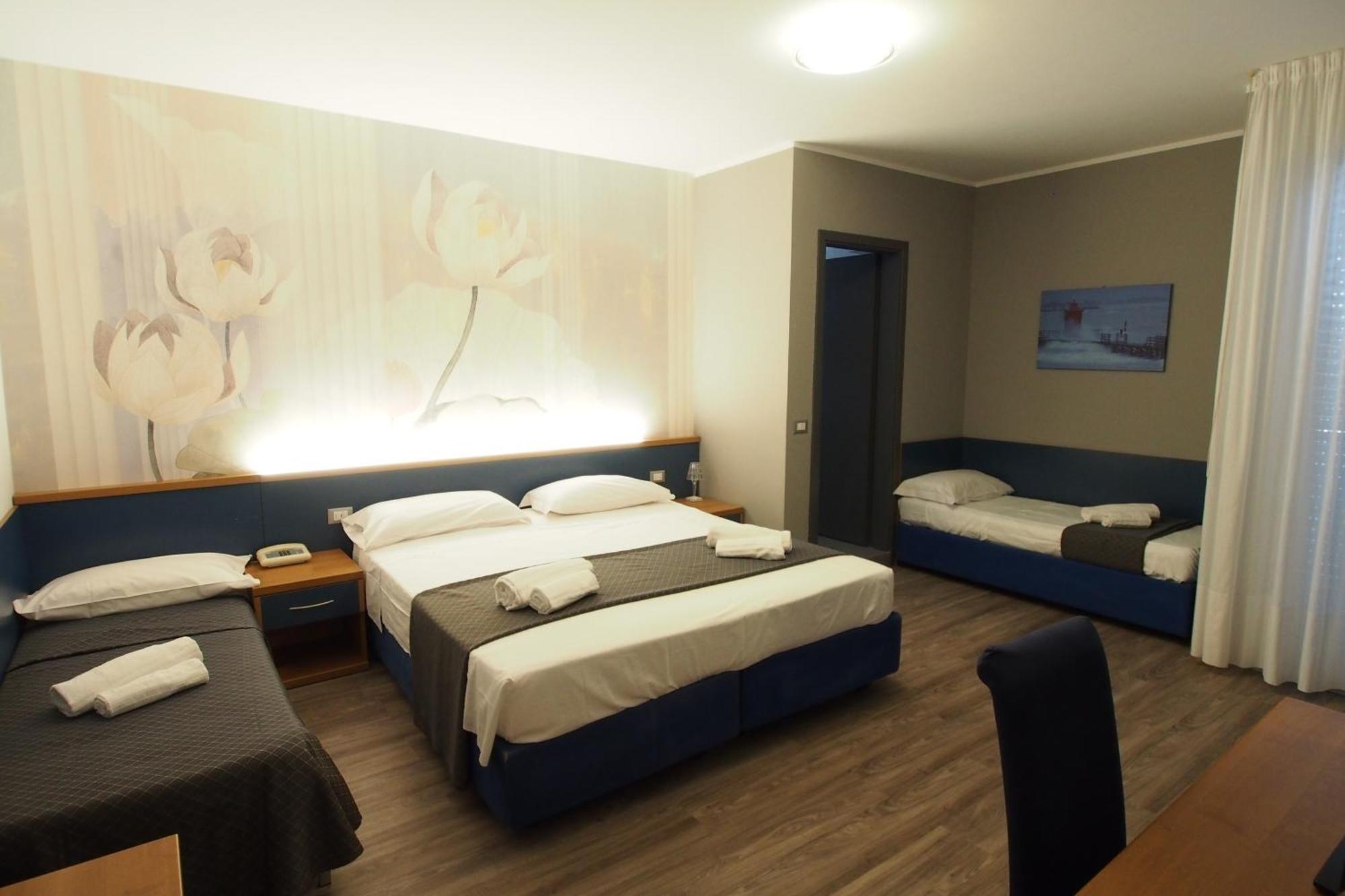 Hotel Bella Venezia Mare Lignano Sabbiadoro Bagian luar foto
