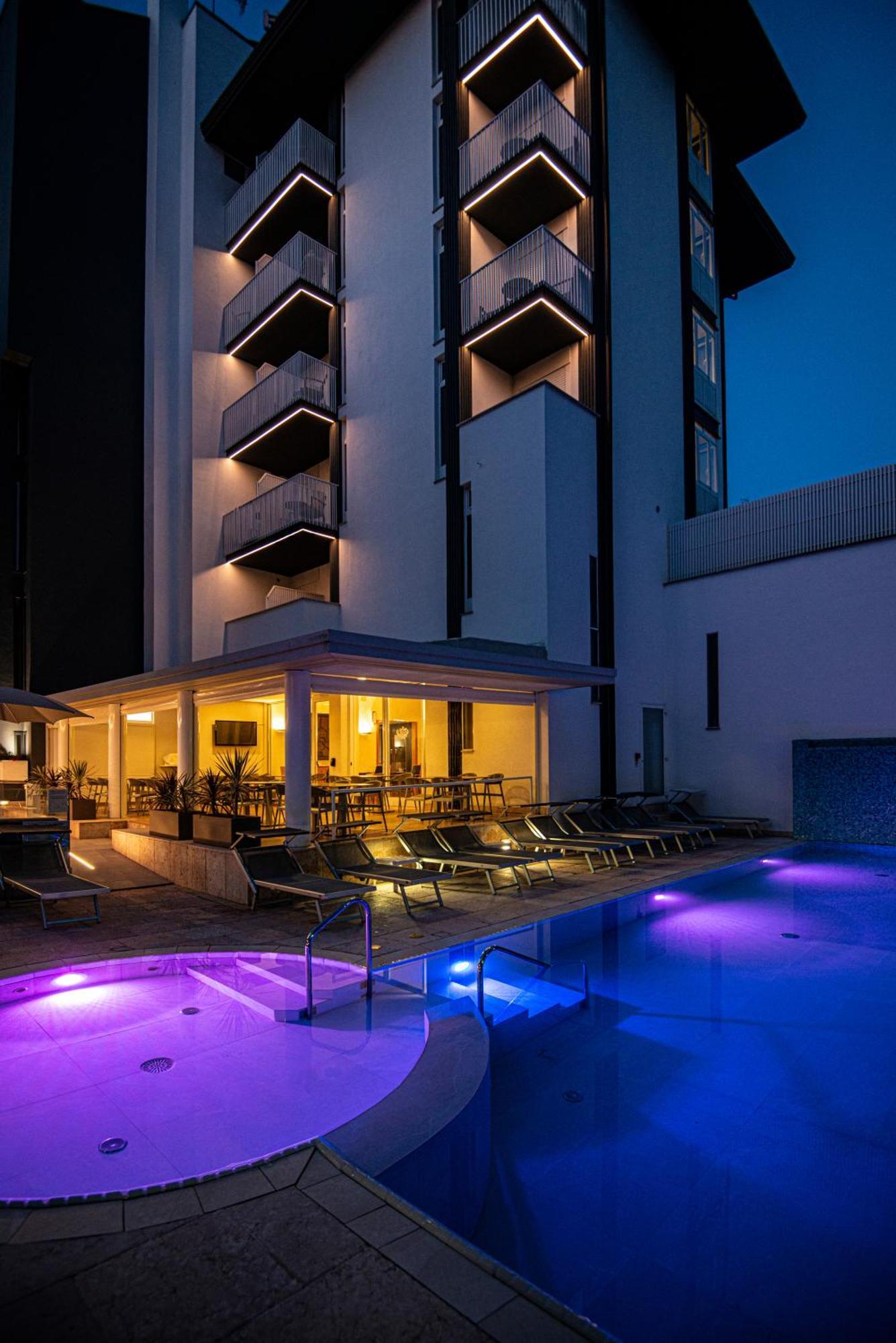 Hotel Bella Venezia Mare Lignano Sabbiadoro Bagian luar foto