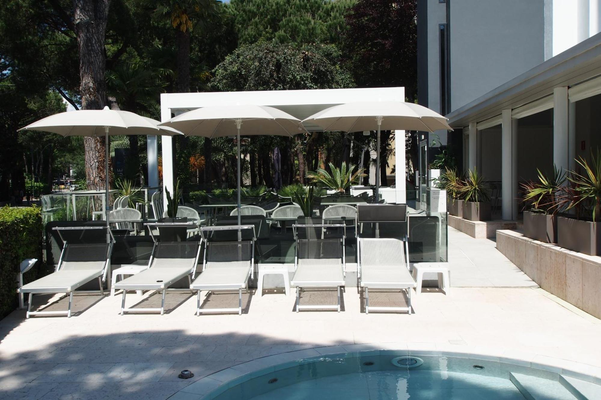 Hotel Bella Venezia Mare Lignano Sabbiadoro Bagian luar foto