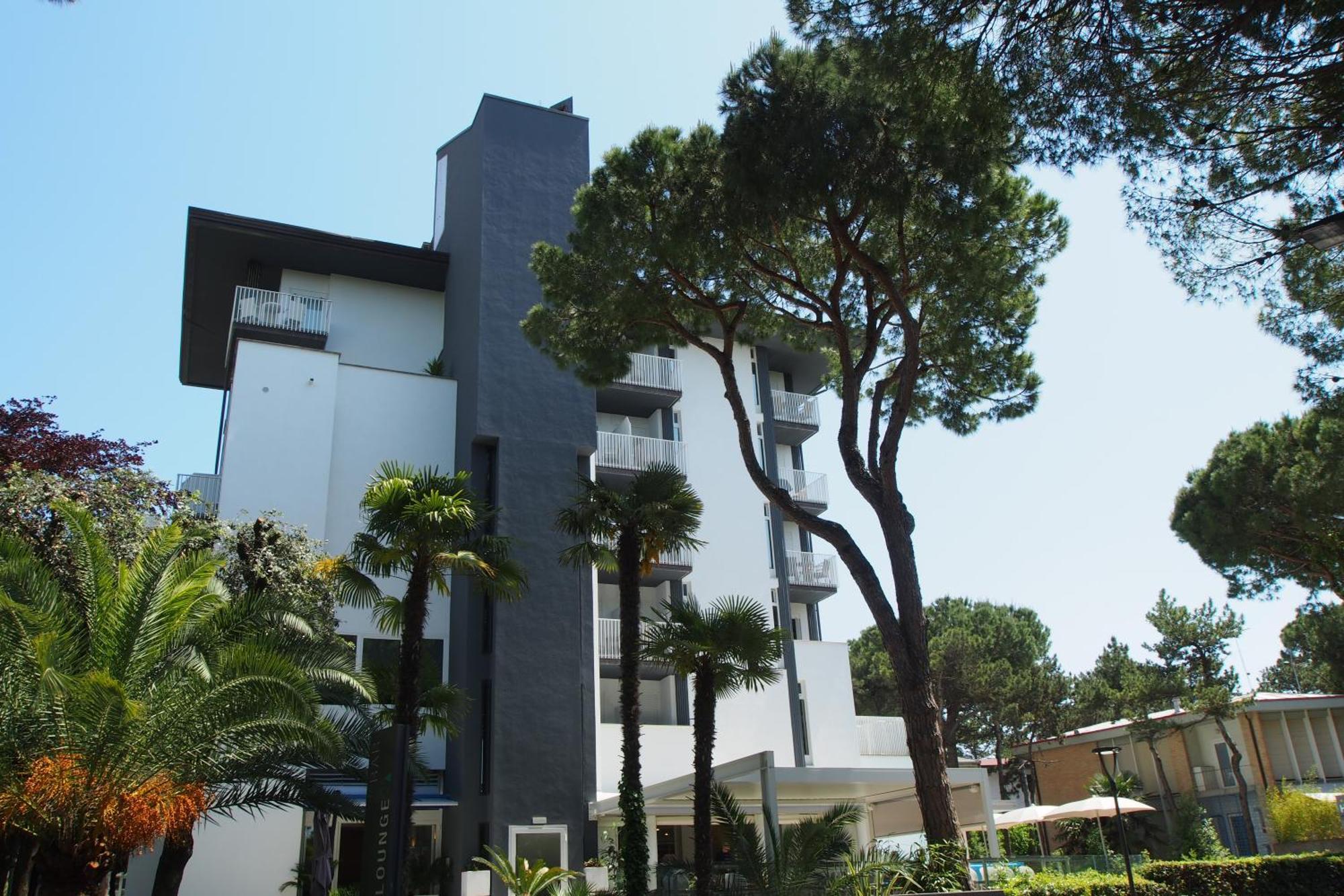 Hotel Bella Venezia Mare Lignano Sabbiadoro Bagian luar foto
