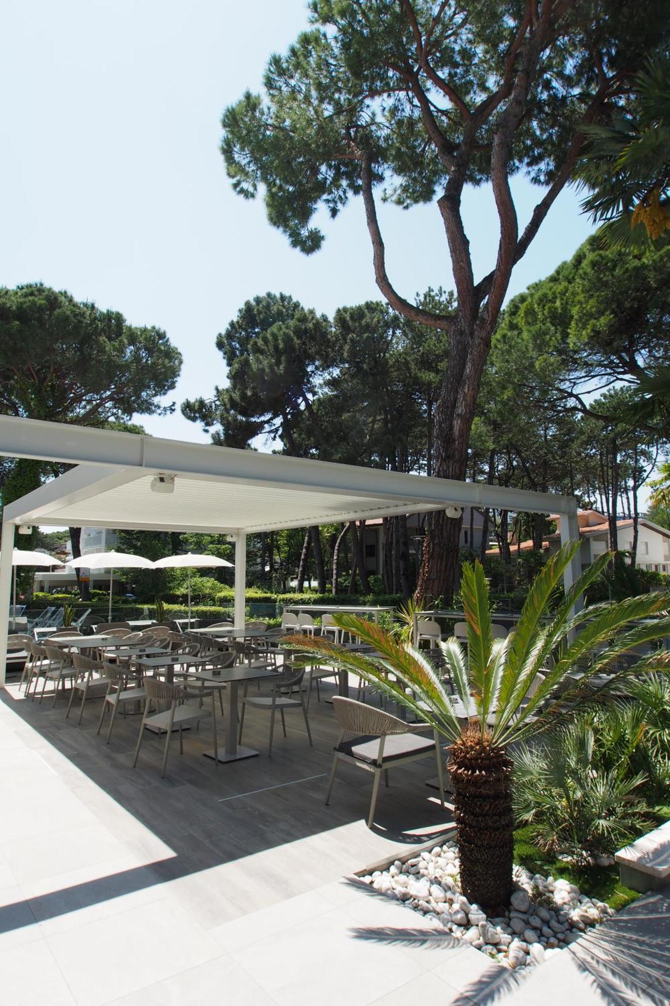 Hotel Bella Venezia Mare Lignano Sabbiadoro Bagian luar foto
