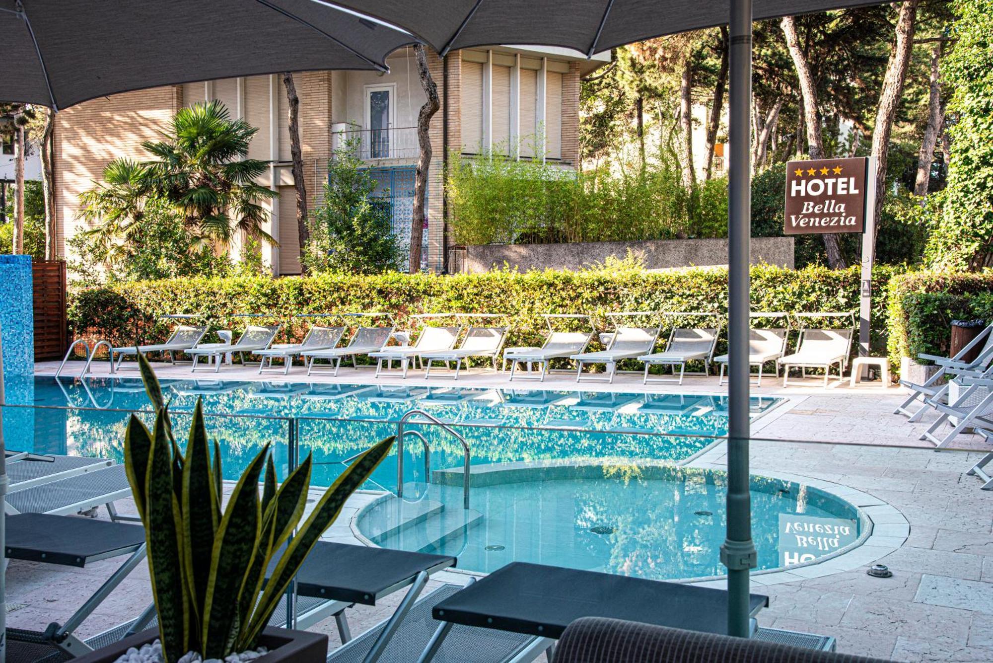 Hotel Bella Venezia Mare Lignano Sabbiadoro Bagian luar foto