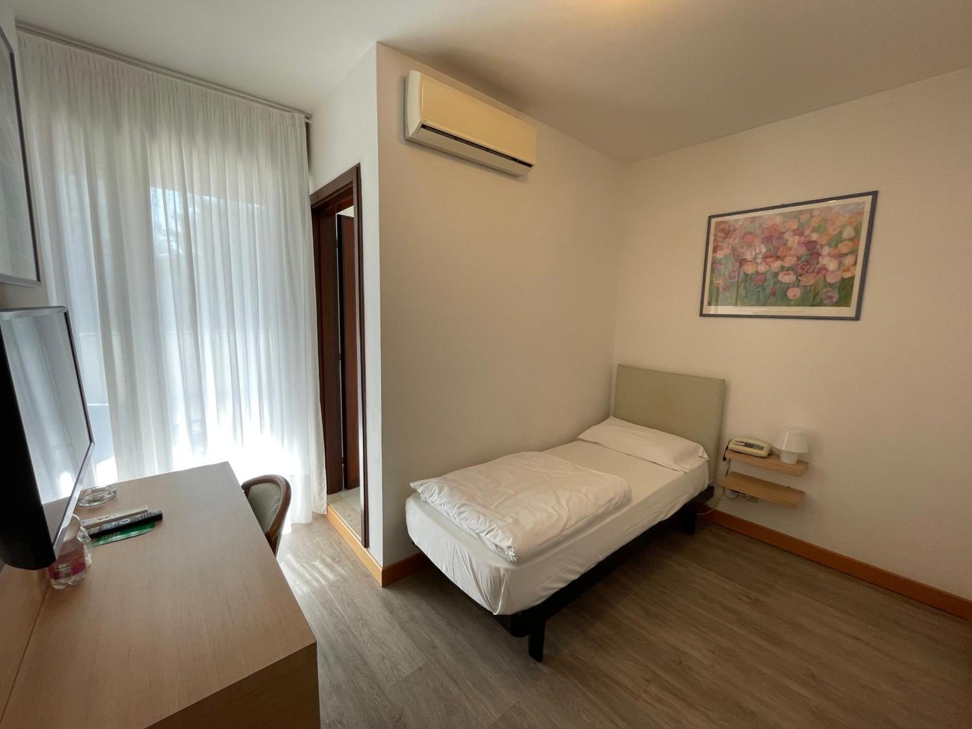 Hotel Bella Venezia Mare Lignano Sabbiadoro Bagian luar foto