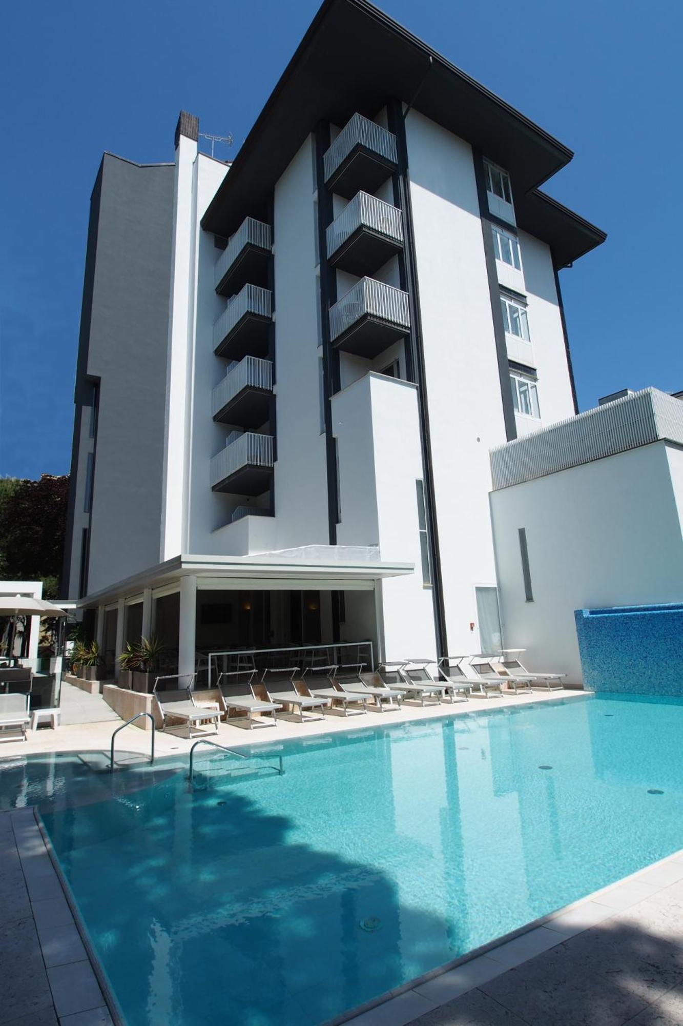 Hotel Bella Venezia Mare Lignano Sabbiadoro Bagian luar foto
