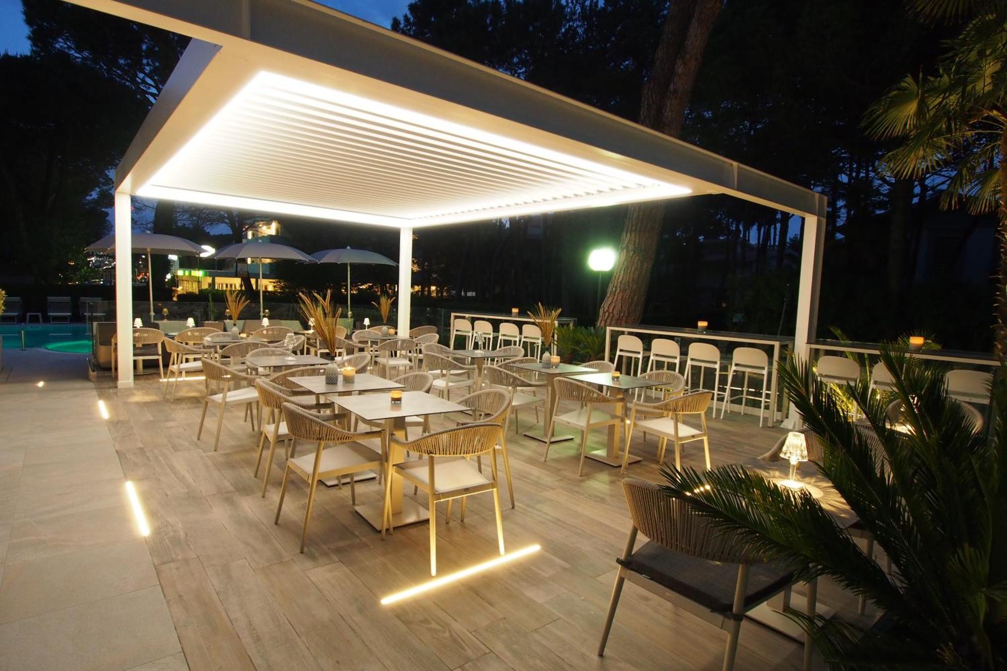 Hotel Bella Venezia Mare Lignano Sabbiadoro Bagian luar foto