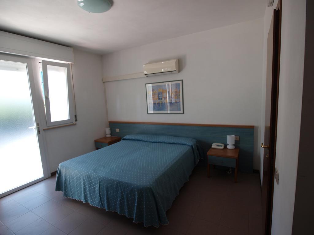 Hotel Bella Venezia Mare Lignano Sabbiadoro Bagian luar foto