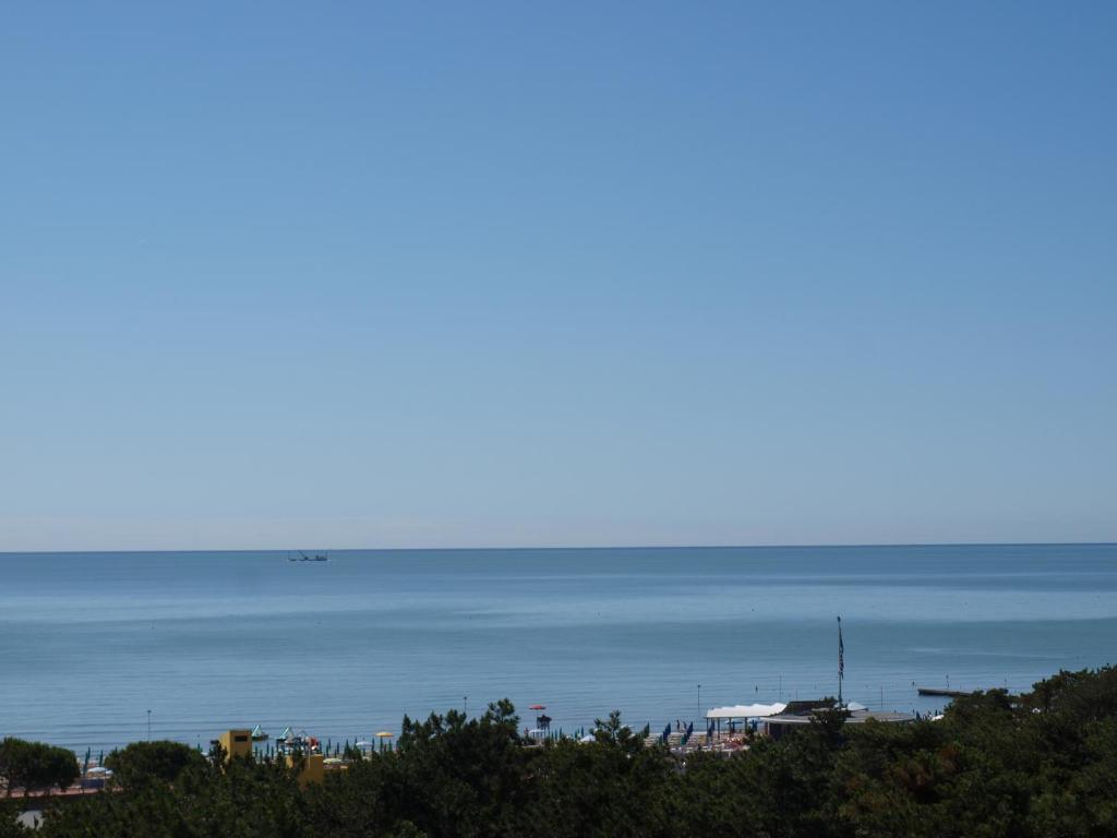 Hotel Bella Venezia Mare Lignano Sabbiadoro Bagian luar foto