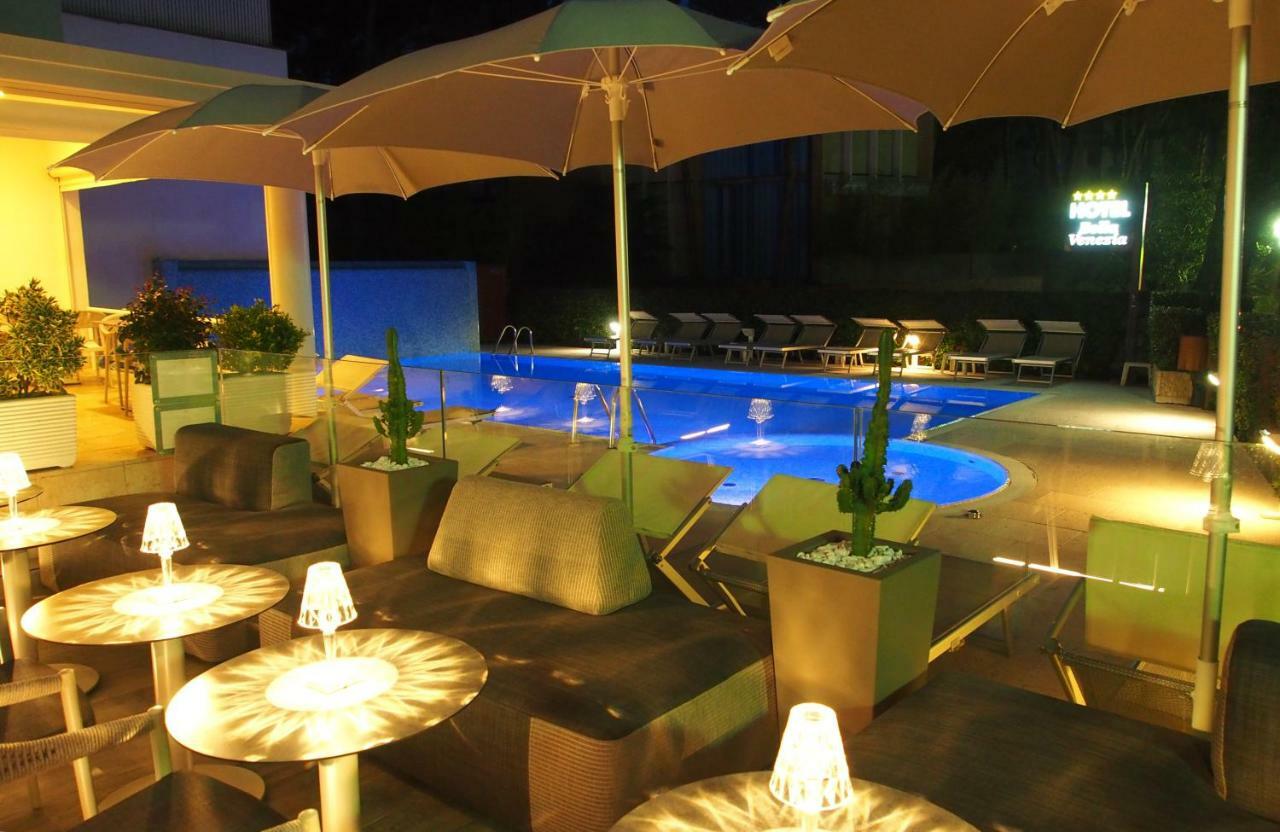 Hotel Bella Venezia Mare Lignano Sabbiadoro Bagian luar foto