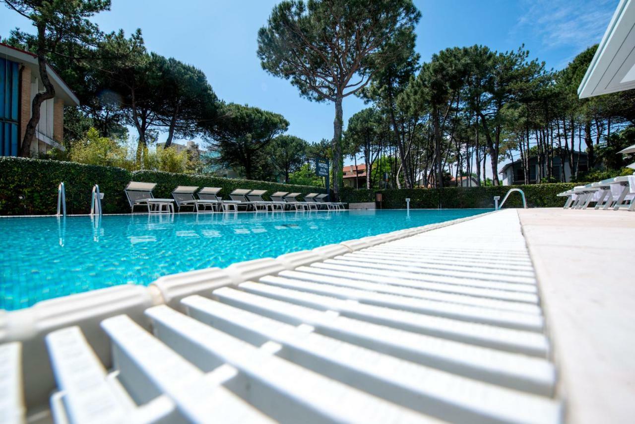 Hotel Bella Venezia Mare Lignano Sabbiadoro Bagian luar foto