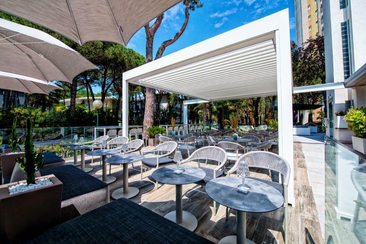 Hotel Bella Venezia Mare Lignano Sabbiadoro Bagian luar foto
