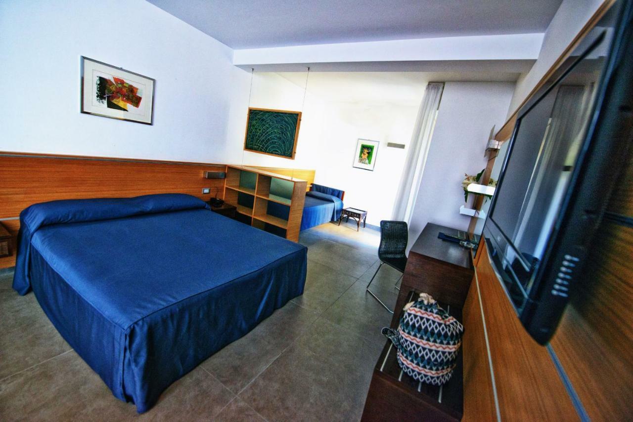 Hotel Bella Venezia Mare Lignano Sabbiadoro Bagian luar foto