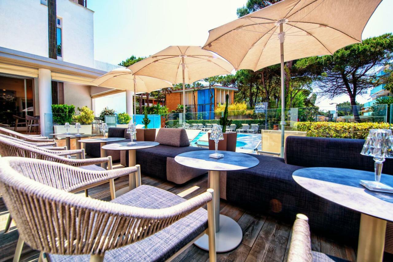 Hotel Bella Venezia Mare Lignano Sabbiadoro Bagian luar foto